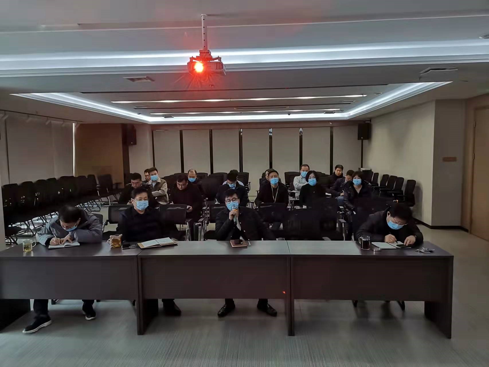 集團(tuán)公司董事長、總經(jīng)理王禹澄做重要講話